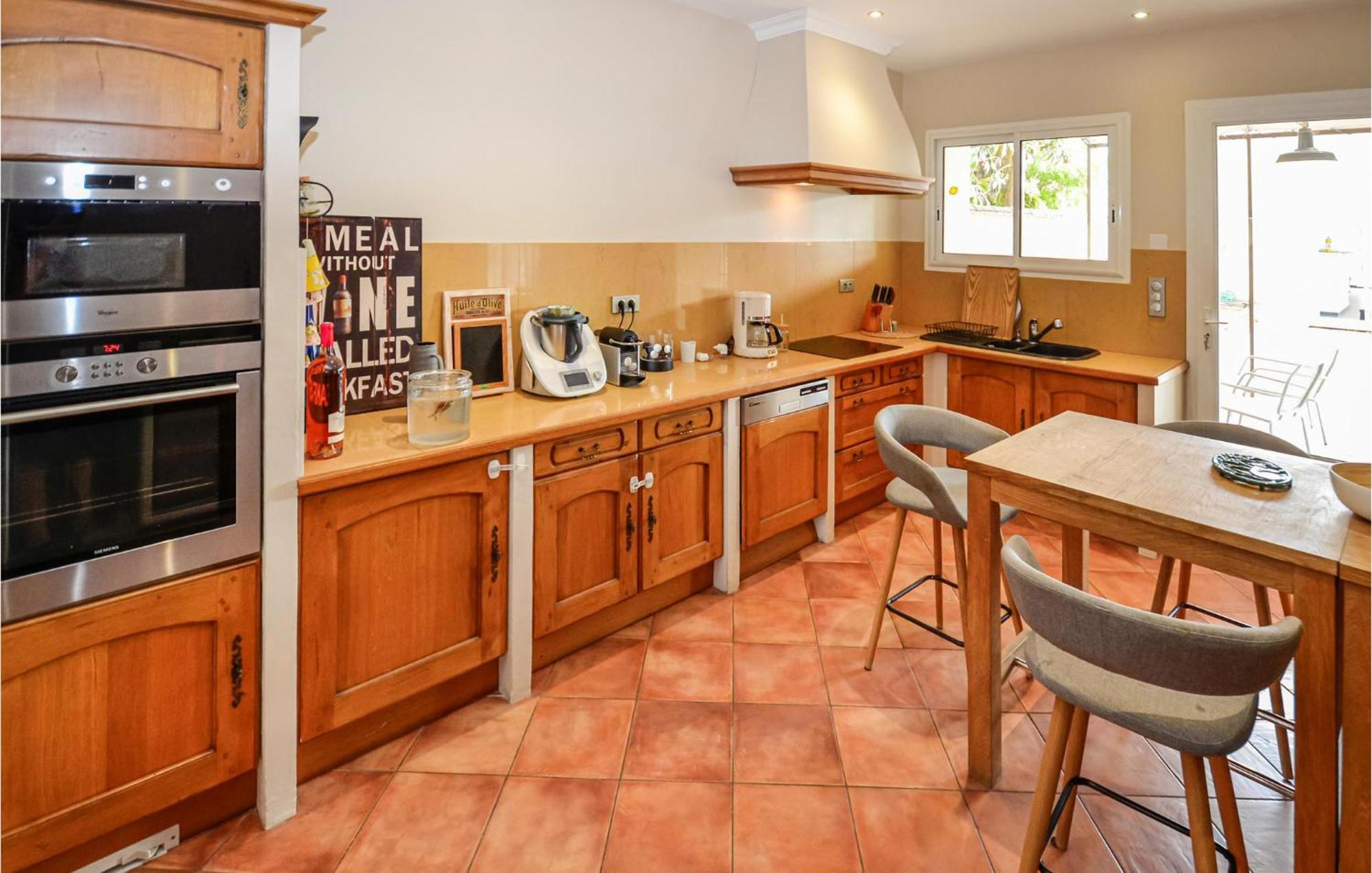 3 Bedroom Awesome Home In Chateuneuf De Gadagne Châteauneuf-de-Gadagne Zewnętrze zdjęcie