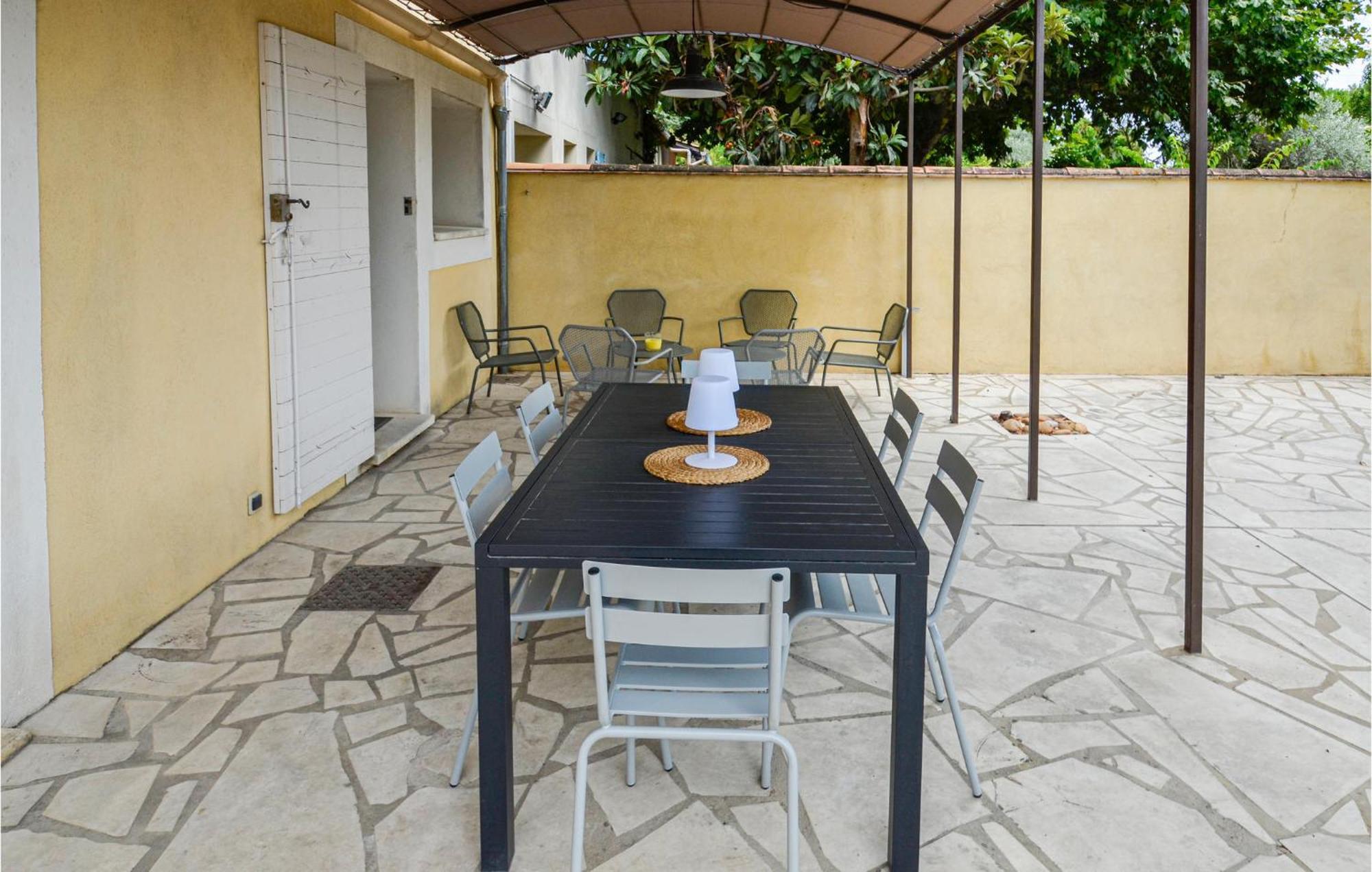3 Bedroom Awesome Home In Chateuneuf De Gadagne Châteauneuf-de-Gadagne Zewnętrze zdjęcie